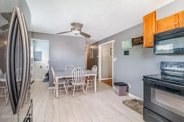 5004 Feys Dr, Louisville, KY 40216