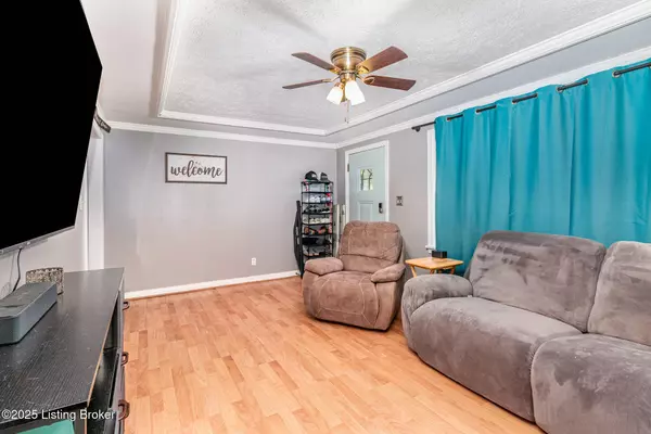 5004 Feys Dr, Louisville, KY 40216