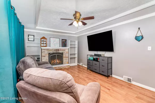 5004 Feys Dr, Louisville, KY 40216