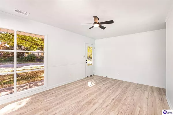 512 Village Drive, Elizabethtown, KY 42701