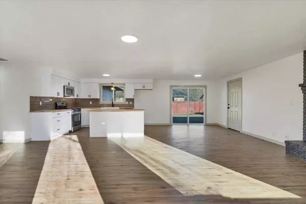 828 Oxen Ct SE SE, Salem, OR 97317