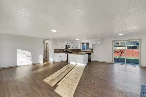 828 Oxen Ct SE SE, Salem, OR 97317