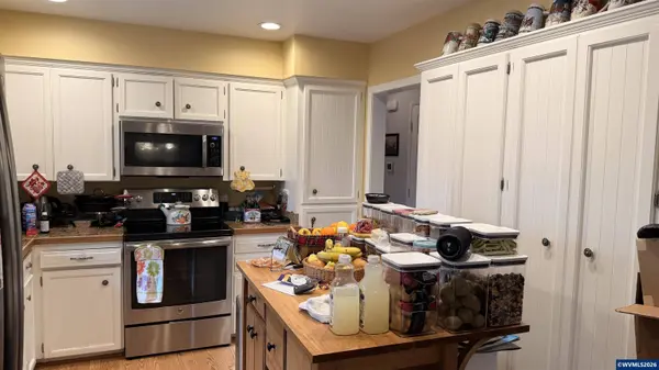 2055 Crittenden Lp, Albany, OR 97321