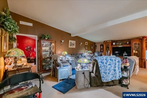 5232 Olympic Cir, Eugene, OR 97402