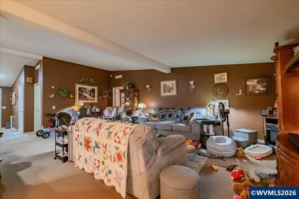 5232 Olympic Cir, Eugene, OR 97402