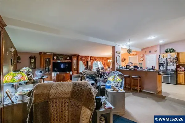 5232 Olympic Cir, Eugene, OR 97402