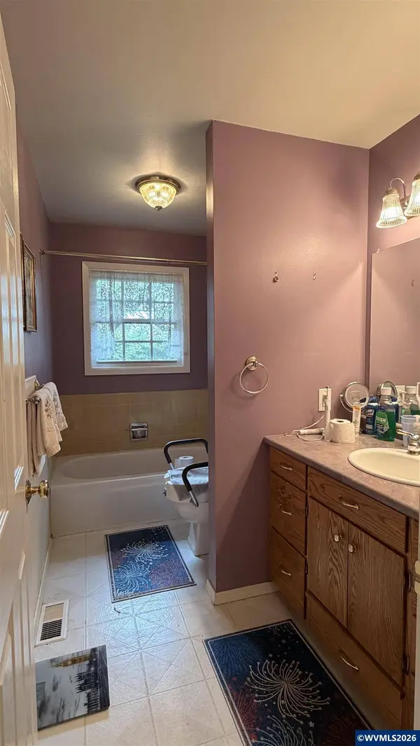 2055 Crittenden Lp, Albany, OR 97321