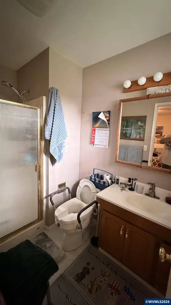 2055 Crittenden Lp, Albany, OR 97321