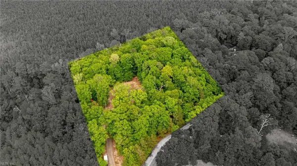 4215 Regency DR, Saluda, VA 23149