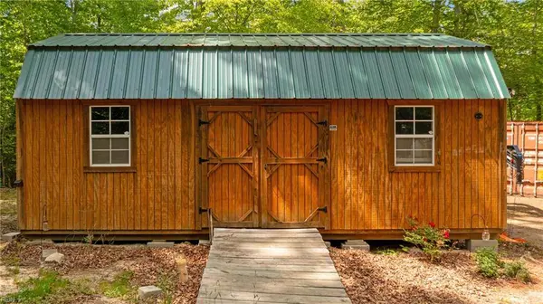 4215 Regency DR, Saluda, VA 23149