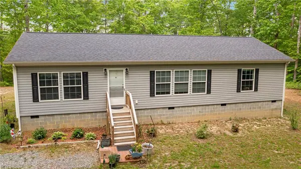 4215 Regency DR, Saluda, VA 23149