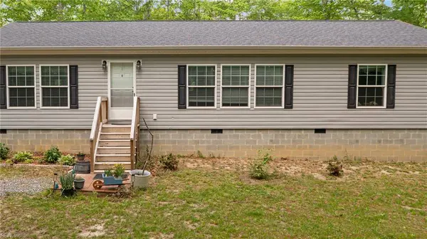 4215 Regency DR, Saluda, VA 23149