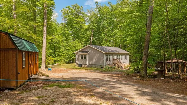 4215 Regency DR, Saluda, VA 23149