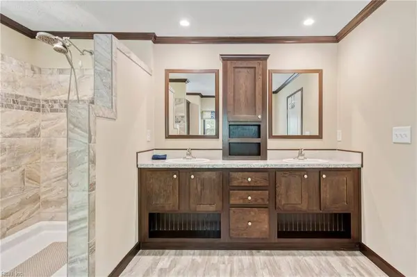 4215 Regency DR, Saluda, VA 23149