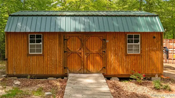 4215 Regency DR, Saluda, VA 23149