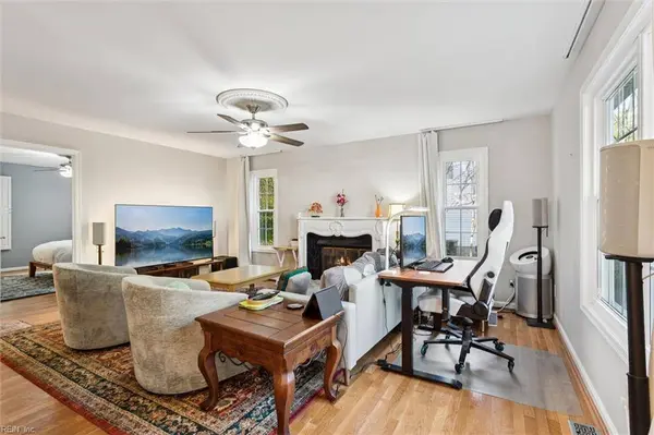 909 Colonial AVE, Williamsburg, VA 23185