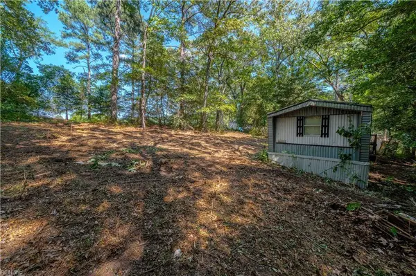 166 Barricks Mill RD, Topping, VA 23169