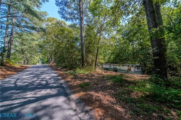 166 Barricks Mill RD, Topping, VA 23169