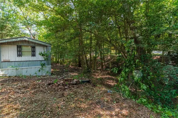 166 Barricks Mill RD, Topping, VA 23169