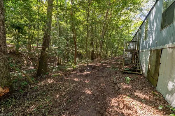 166 Barricks Mill RD, Topping, VA 23169