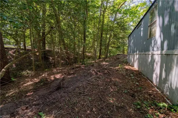 166 Barricks Mill RD, Topping, VA 23169