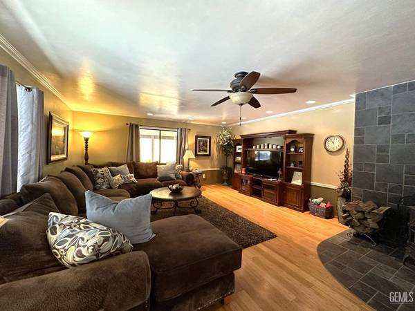 44127 Pine Flat Drive, Cal Hot Springs, CA 93207