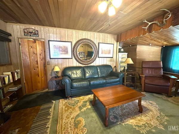 18 White River Road, Cal Hot Springs, CA 93207
