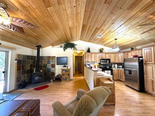 44267 Pine Flat Drive, California Hot Springs, CA 93207
