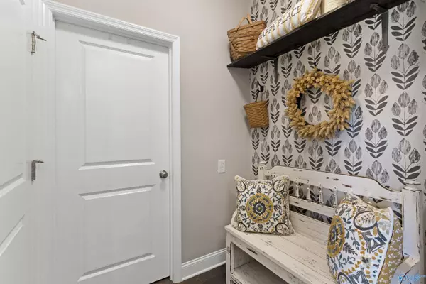 10 Sage Oak Drive, Decatur, AL 35603