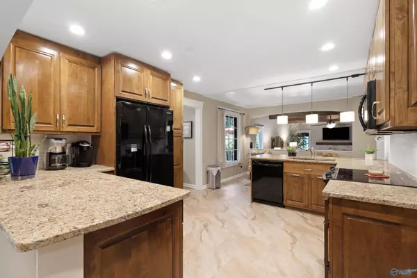 2015 Chapel Hill Road SW, Decatur, AL 35603