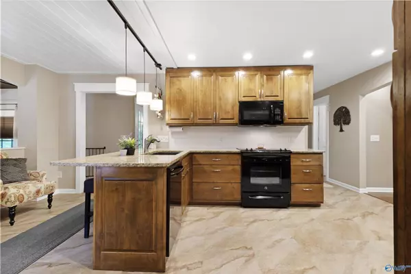 2015 Chapel Hill Road SW, Decatur, AL 35603