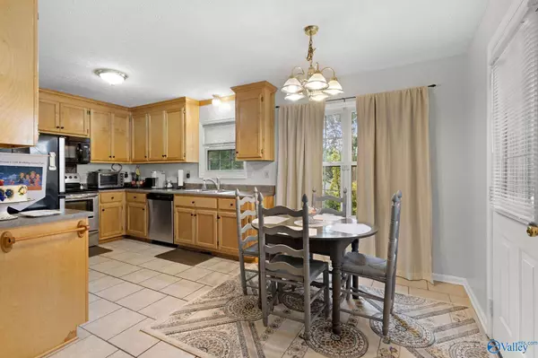 14249 Parker Road, Athens, AL 35611