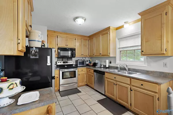 14249 Parker Road, Athens, AL 35611