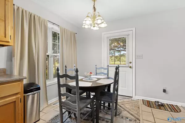 14249 Parker Road, Athens, AL 35611