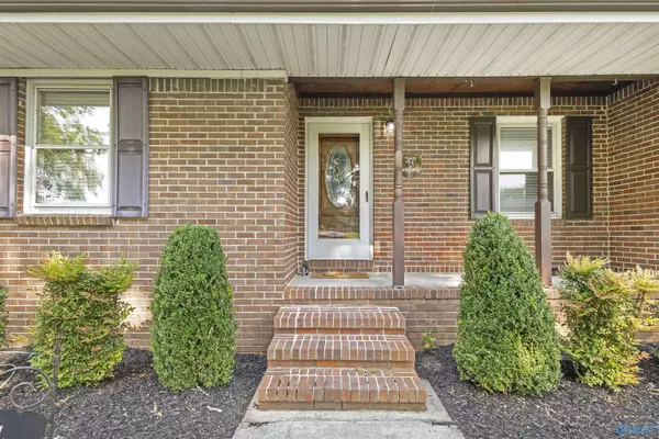 124 N Robinson Road, Hartselle, AL 35640