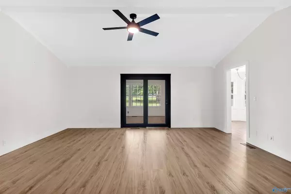 124 N Robinson Road, Hartselle, AL 35640