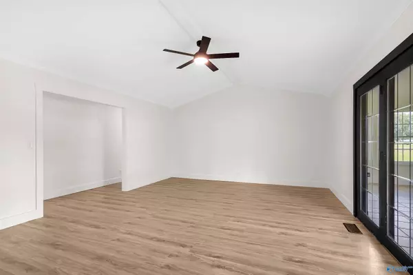 124 N Robinson Road, Hartselle, AL 35640