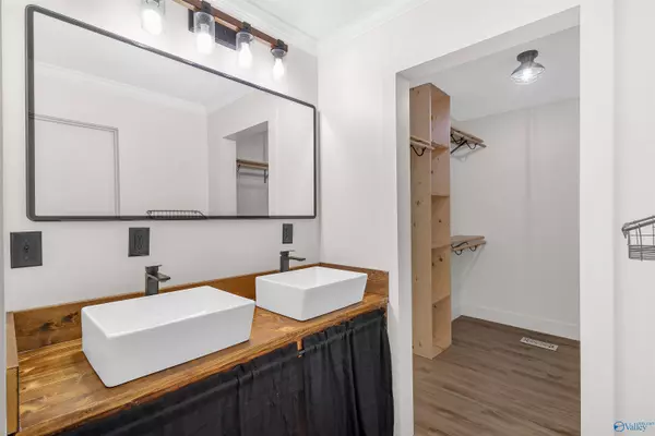 124 N Robinson Road, Hartselle, AL 35640