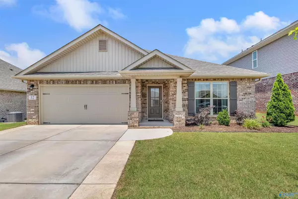 32 Sage Oak Drive, Decatur, AL 35603