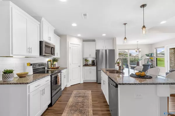 32 Sage Oak Drive, Decatur, AL 35603