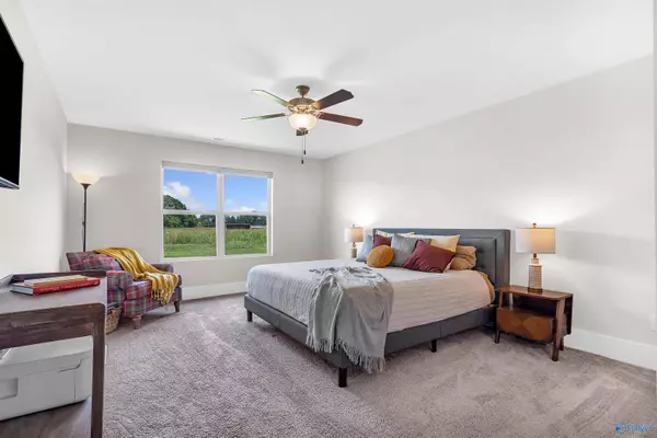 32 Sage Oak Drive, Decatur, AL 35603