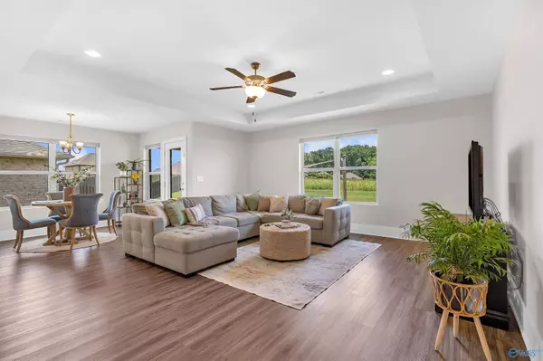 32 Sage Oak Drive, Decatur, AL 35603