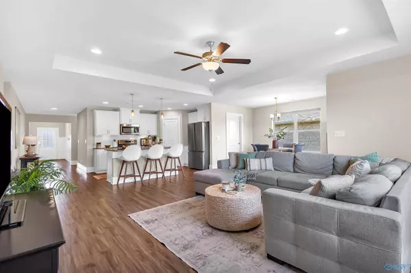 32 Sage Oak Drive, Decatur, AL 35603