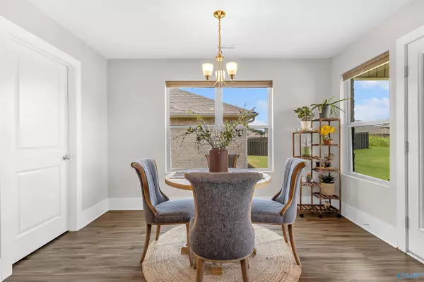 32 Sage Oak Drive, Decatur, AL 35603