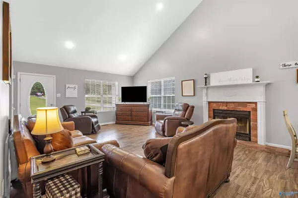 89 Friendship Road, Somerville, AL 35670