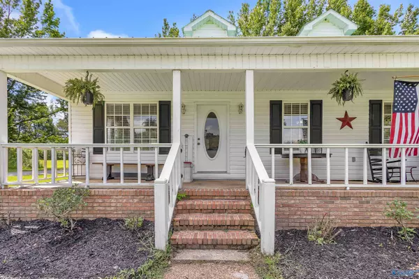 89 Friendship Road, Somerville, AL 35670