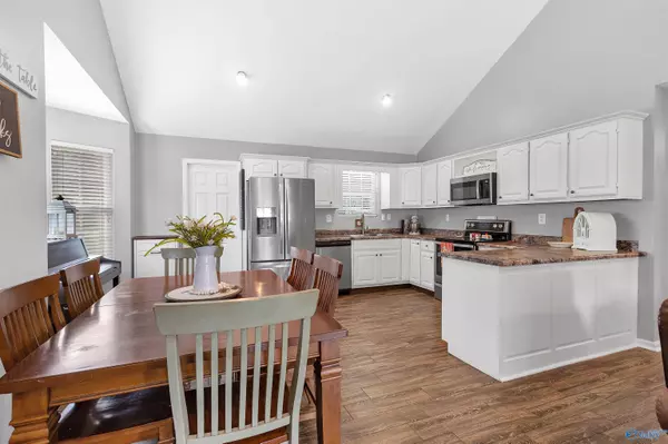 89 Friendship Road, Somerville, AL 35670