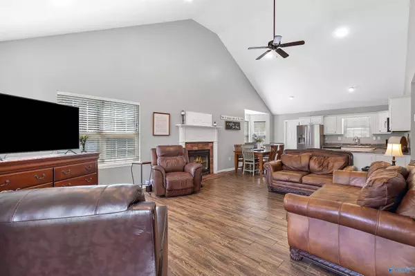 89 Friendship Road, Somerville, AL 35670