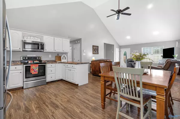 89 Friendship Road, Somerville, AL 35670