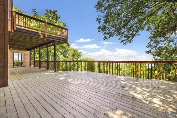 5000 Sunset Bluff SE, Huntsville, AL 35803